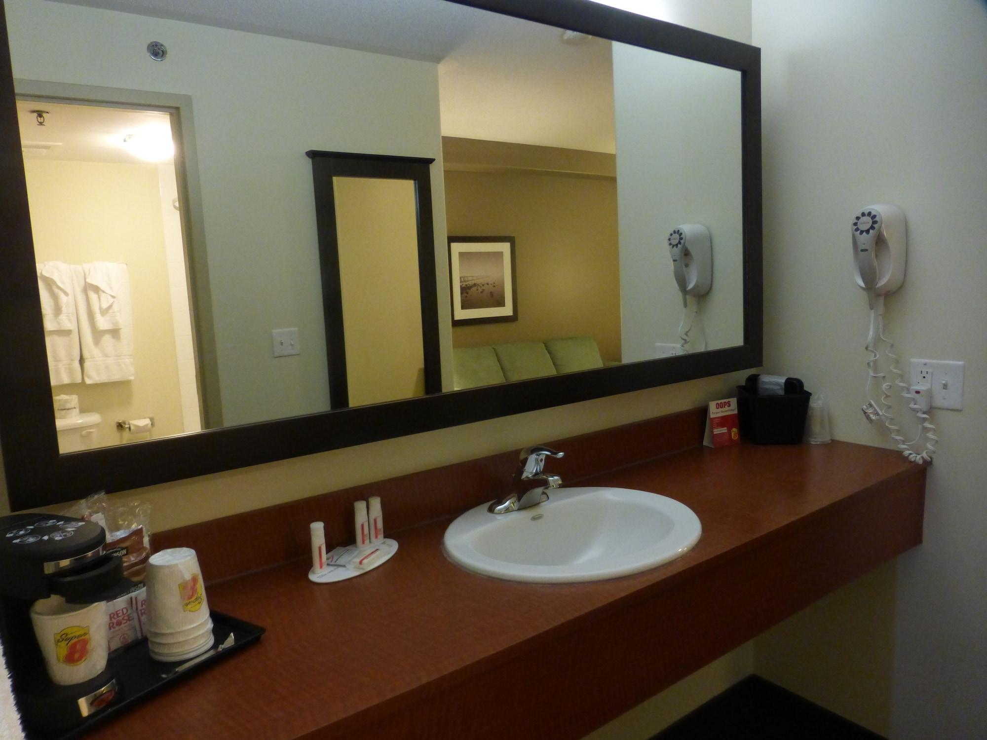 Super 8 By Wyndham Peterborough Otel Dış mekan fotoğraf