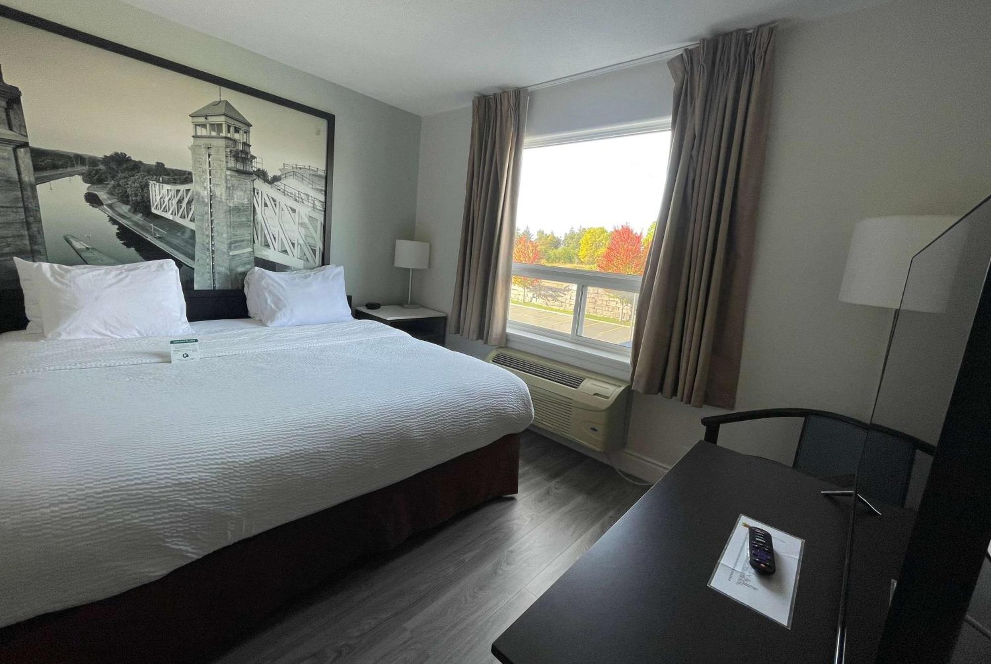 Super 8 By Wyndham Peterborough Otel Dış mekan fotoğraf