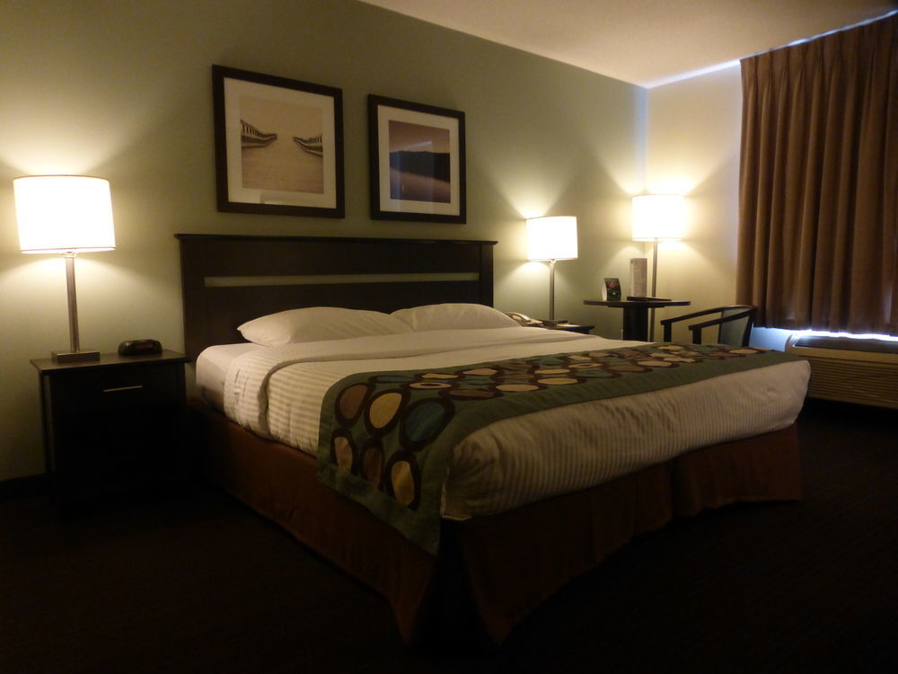Super 8 By Wyndham Peterborough Otel Dış mekan fotoğraf