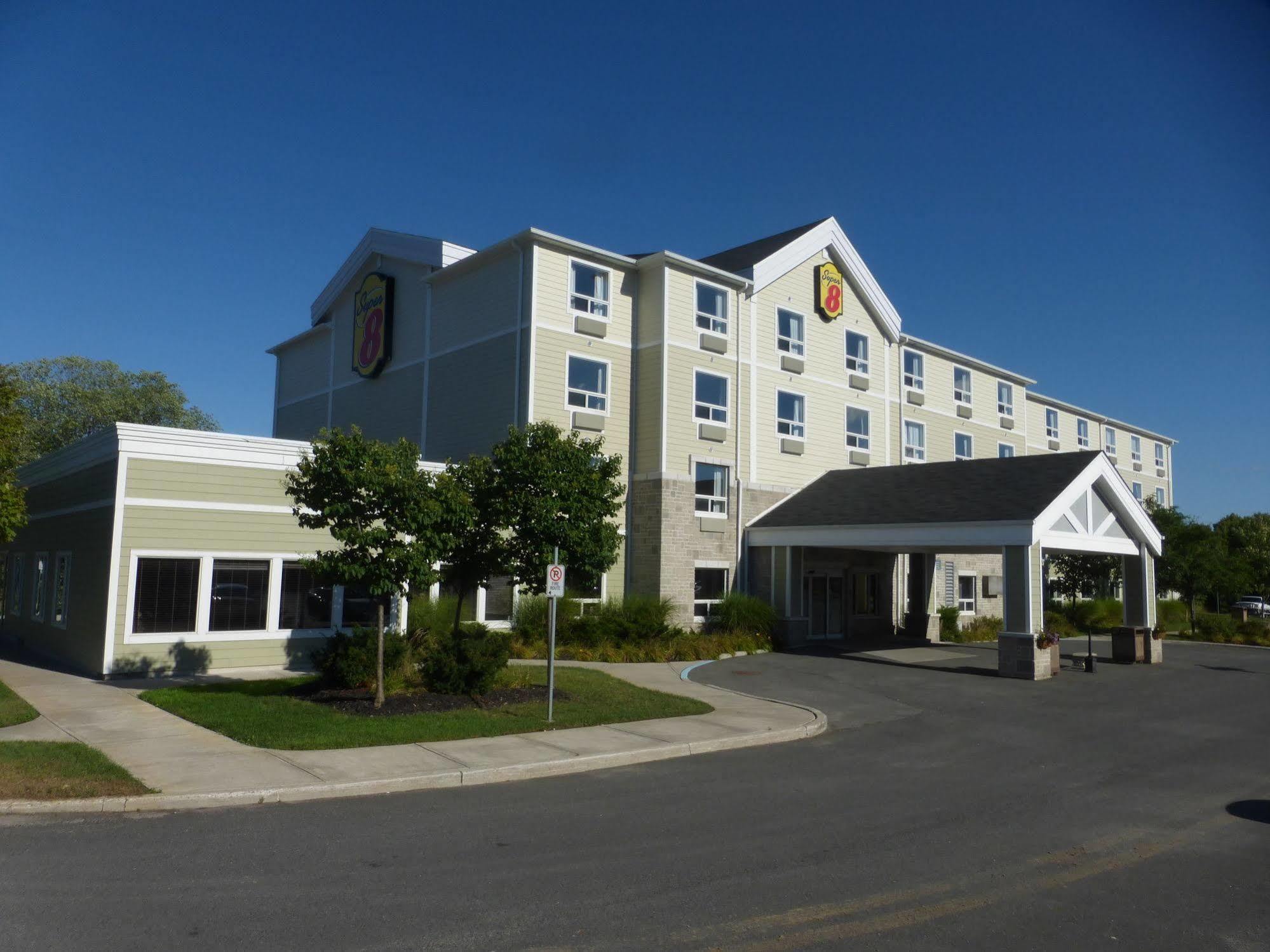 Super 8 By Wyndham Peterborough Otel Dış mekan fotoğraf